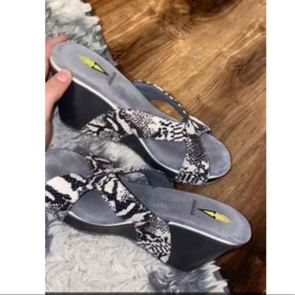 Volatile snake print wedge. Size 7